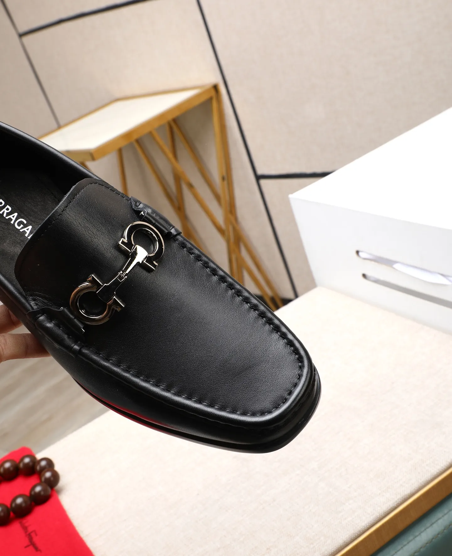 Men's clothing and shoes 💰700📛📛High-end goods! Salvatore Ferragamo is the world's top luxury footwear brand. It comes from Italy, the kingdom of fashion. It is famous all over the world for its traditional handmade design and novel styles... 🚶🏻🚶🏻 Top-quality suit shoes are sold simultaneously at the counter. This style is purely handmade. The fabric is imported Italian calfskin➕soft water-dyed cowhide lining. Specially available with original deep rubber outsole🌀🌀Size: 38➖44
